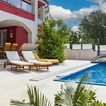 Ayni With Private Pool - Happy 우마그