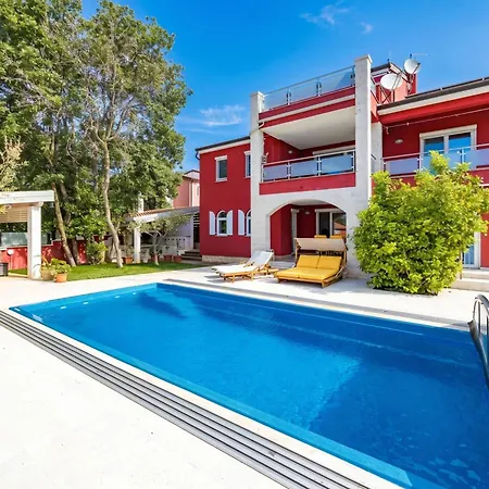 아파트 Ayni With Private Pool - Happy