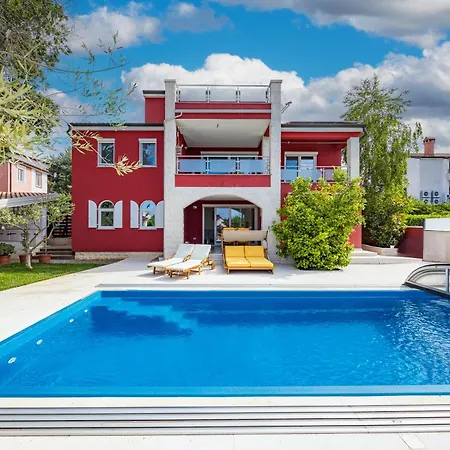 Ayni With Private Pool - Happy Apartament *