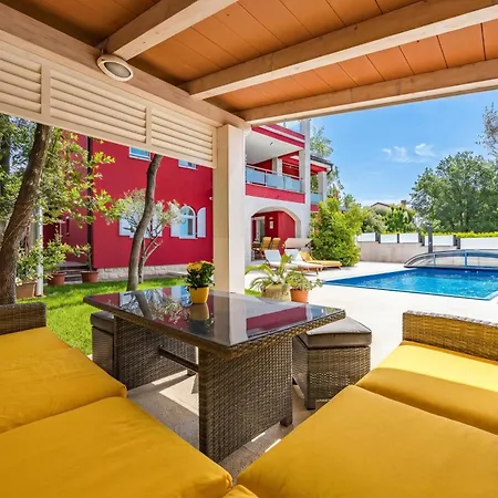 Ayni With Private Pool - Happy Apartament *