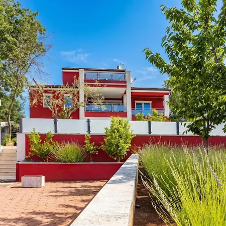 Ayni With Private Pool - Happy Apartament